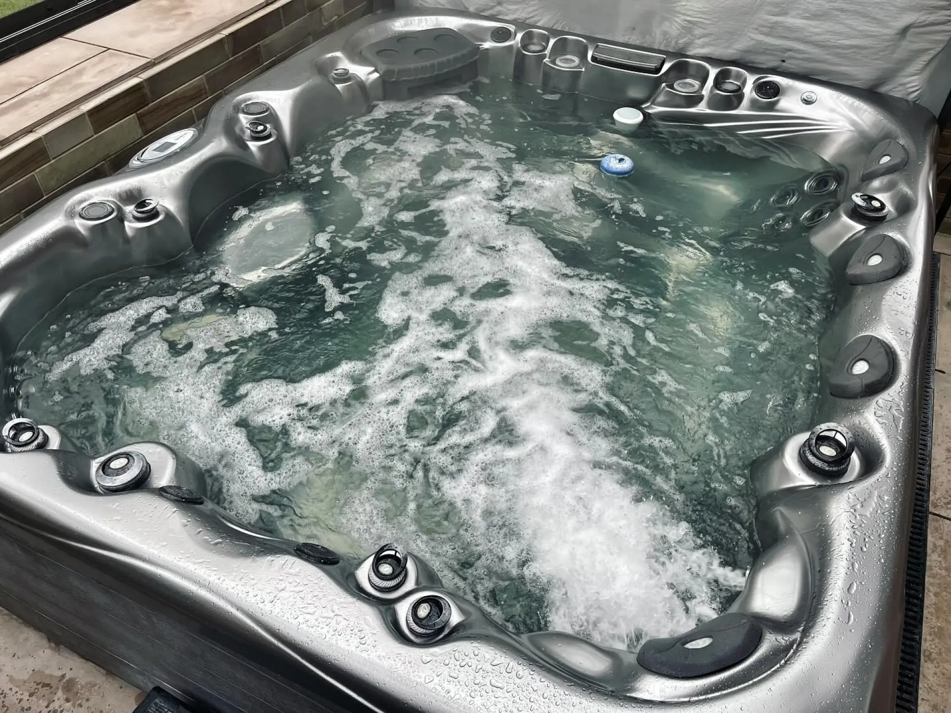 Safety Features - Buyers Guide for Hot Tubs 