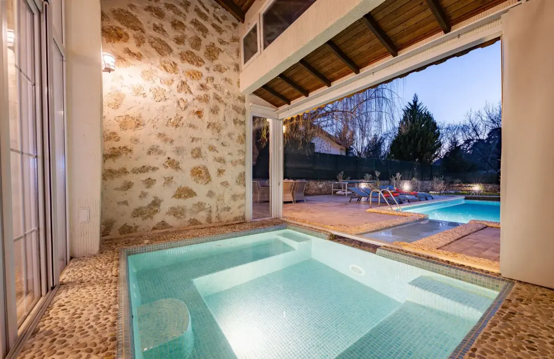 How Sanitiser Levels Protect Jacuzzi Water