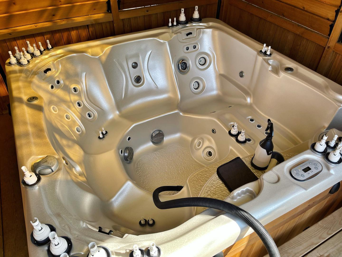 Kings Hill Hot Tub Maintenance Near Me | Hot Tub Repairs, Relocation and Servicing in Kings Hill